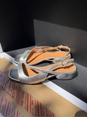 Nomasei NEW Silver Leather Sandals 37